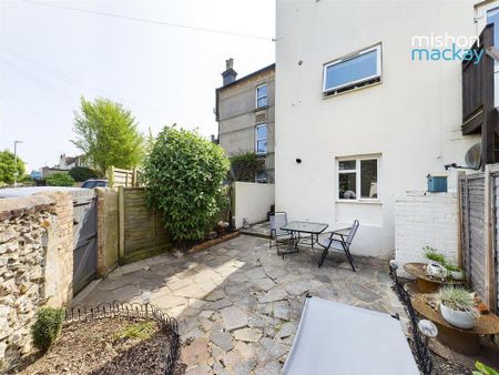 1 bedroom flat to rent - Photo 5