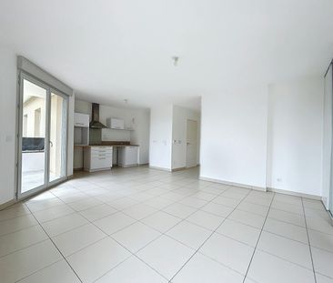 Miribel : Agréable T2 avec balcon, cuisine équipée et garage - Photo 1