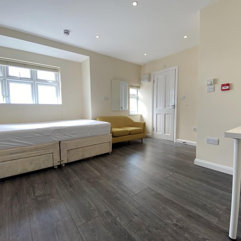 1 bedroom in a house share to rent - Photo 1