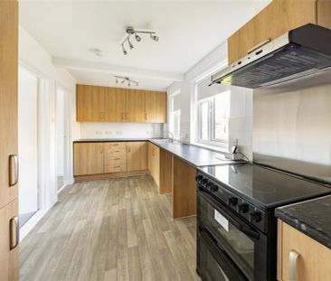 East Crescent - Photo 4