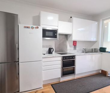 1 bedroom in a house share to rent - Photo 3