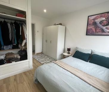 Bright Double Room in Friendly House – Female Renter Preferred - Photo 6