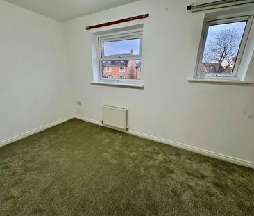 Semi-detached house to rent on - Photo 2