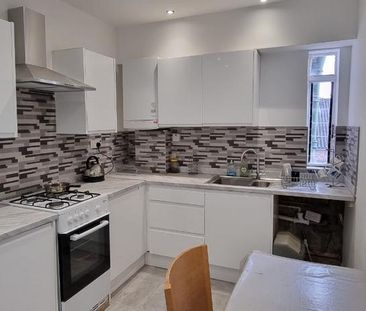 3 bedroom flat to rent - Photo 5