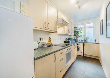 Balham High Road, SW17 7JP, London - Photo 3