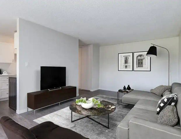 Berkeley Square — - 1 Bedroom - Photo 1