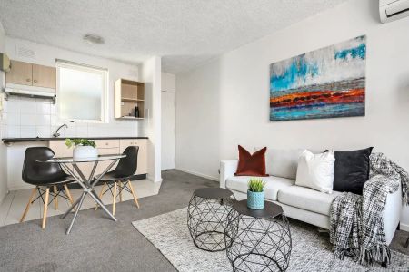 “An easy and inviting Carlisle Street retreat” - Photo 3