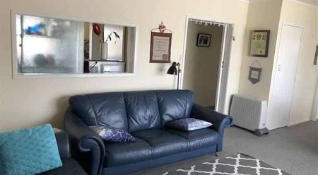 Charming Howick 2BR Home - Photo 2