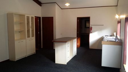 Large one bedroom flat - Photo 4