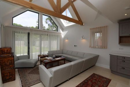 5 bedroom detached house to rent - Photo 3