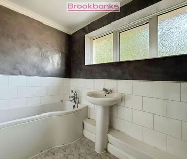 3 bedroom end of terrace house to rent - Photo 3