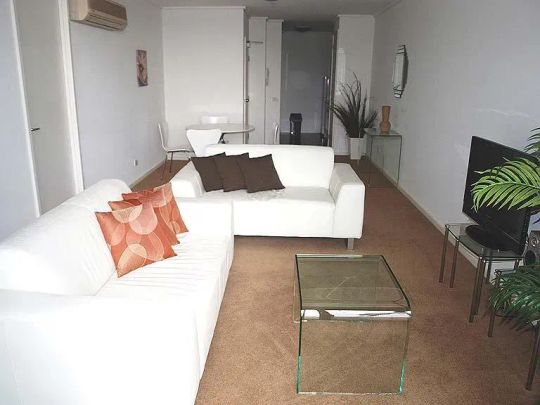 Furnished 1-Bedroom Apartment In The Heart of Southbank - Photo 1