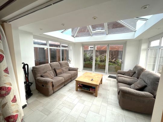 4 bedroom detached house to rent - Photo 1