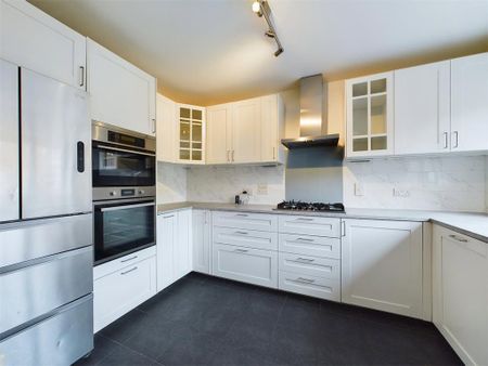 3 bedroom semi-detached house to rent - Photo 4