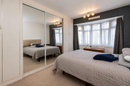 3 bed House - Semi-Detached To Let - Photo 2