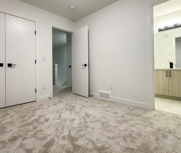 Brand New 2 Bed Townhouse In Mahogany – Lake Access & Modern Luxury. - Photo 3