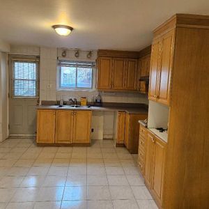 Grand 3 1/2 quartier St-Michel / Ahuntsic pour juillet - Photo 2