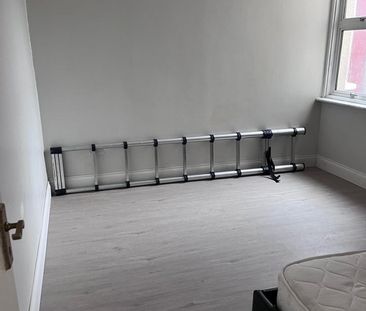 2 Bed Maisonette, Yewfield Road, NW10 - Photo 1