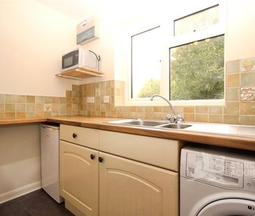 Westdene Meadows, Cranleigh, Surrey, GU6 8UJ - Photo 6
