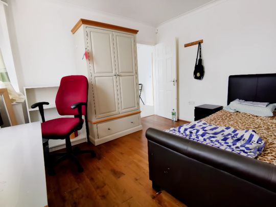 Entire Place·5B3B···Radford Bridge Road Nottingham - Photo 1