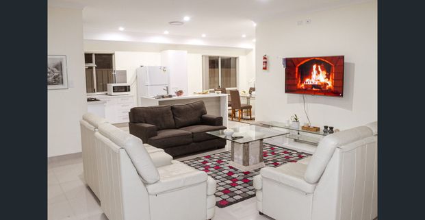 FULLY FURNISHED Modern 5+1 activity room, 4 bathrooms - Photo 1