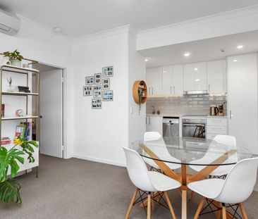 STYLISH, SECURE & GREAT LOCATION! - FURNISHED - Photo 3