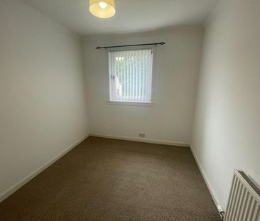 3 bedroom end of terrace house to rent - Photo 3