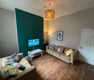 4 bedroom terraced house to rent - Photo 2