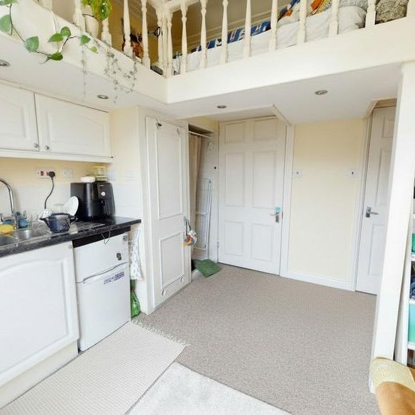 Studio to rent - Photo 1