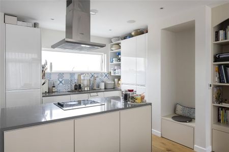 2 bedroom penthouse to rent - Photo 2