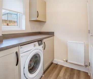 3 bedroom detached house to rent - Photo 2