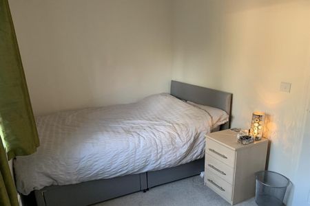 2 bedroom semi-detached house to rent - Photo 4