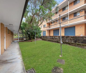 “Beautifully Presented Home Offering Comfort and Convenience” - Photo 6