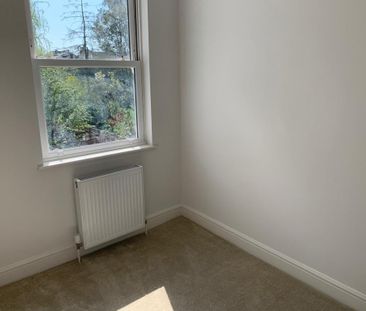 2 Bed Flat, Gap Road, SW19 - Photo 6