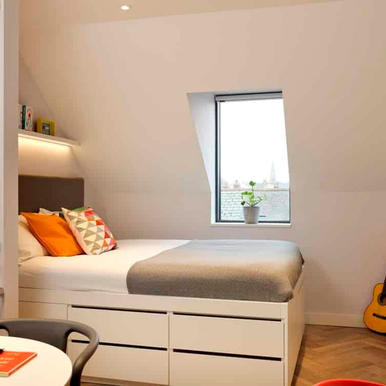 Beaumont Flat (3-8 bed flat) - Photo 1