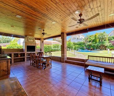 4 Bedroom house / villa with 500m² garden for rent in Cunit, Costa ... - Photo 2