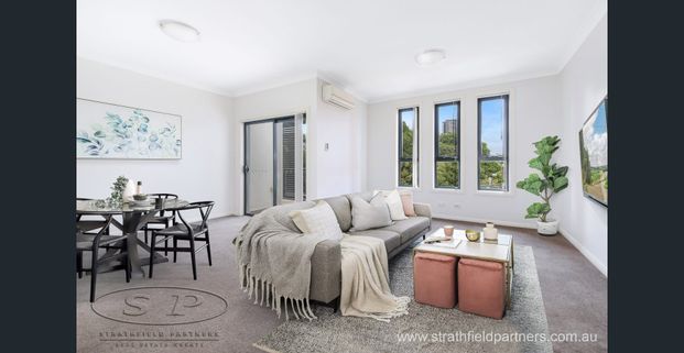 Modern 3 Bedroom Apartment in Boutique Block - Photo 1