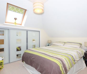 2 bedroom Flat in Whitegates, Winnersh - Photo 3