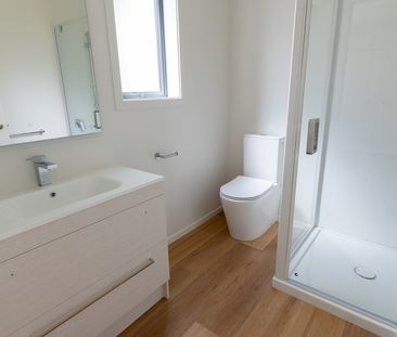 Brand-New Studio Complex - Only meters from the University! - Photo 2