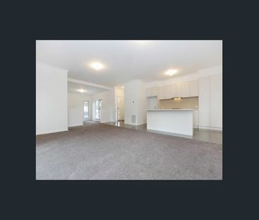 Style and Sophistication - Photo 5