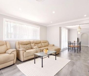 Fresh & Modern Family Home - Photo 2