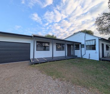 Spacious 3-Bedroom Home on Corner Block! - Photo 2