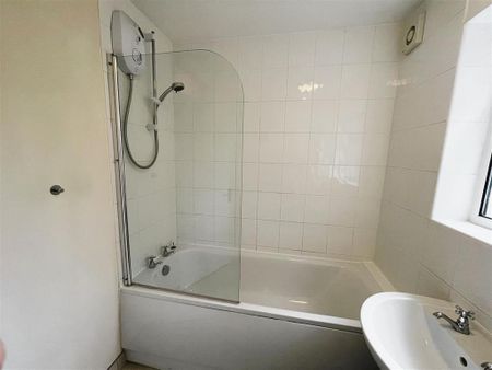 3 bedroom apartment to rent - Photo 4