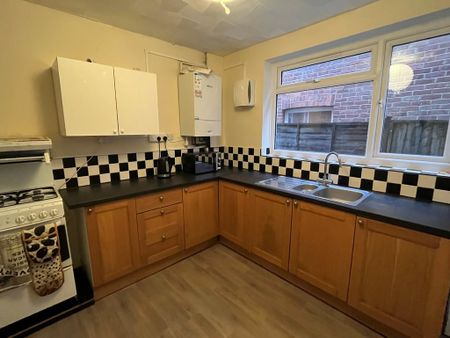 1 bedroom in a house share to rent - Photo 3