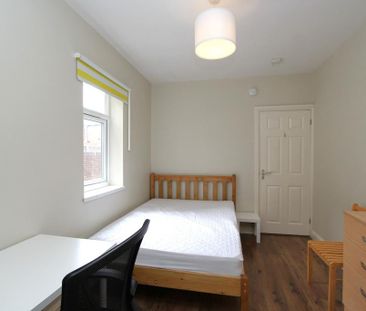 3 bedroom flat to rent - Photo 5
