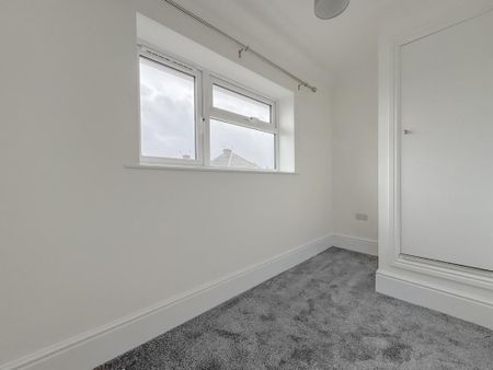 2 bedroom end of terrace house to rent - Photo 2