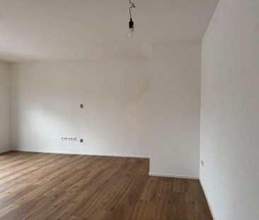 Erstbezug nach Kernsanierung 3 Zimmer Wohnung mit Balkon in Neuss - Photo 2
