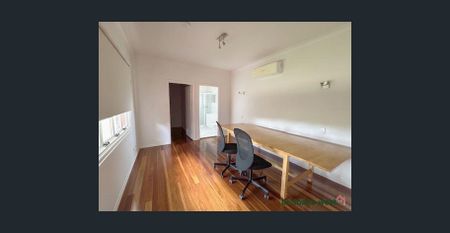 GREAT FAMILY HOME - Photo 2