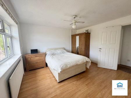 4 Bedroom Detached - Photo 2