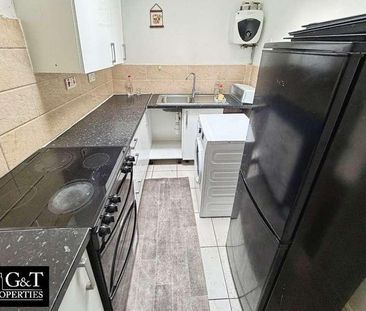 Flat B, High Street, Dudley, DY1 - Photo 3